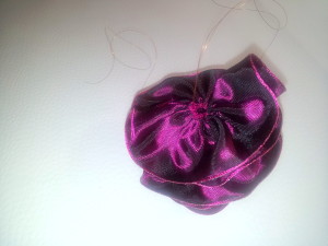 BLÜTE AUS SCHLEIFENBAND Tutorial - how to make an astonishing ribbon rose 8