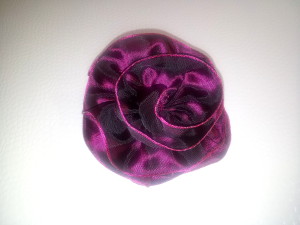 BLÜTE AUS SCHLEIFENBAND Tutorial - how to make an astonishing ribbon rose 9