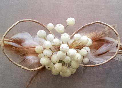 Papierschleife mit kl.gefrosteten Beeren / paper bow with small frosted berries