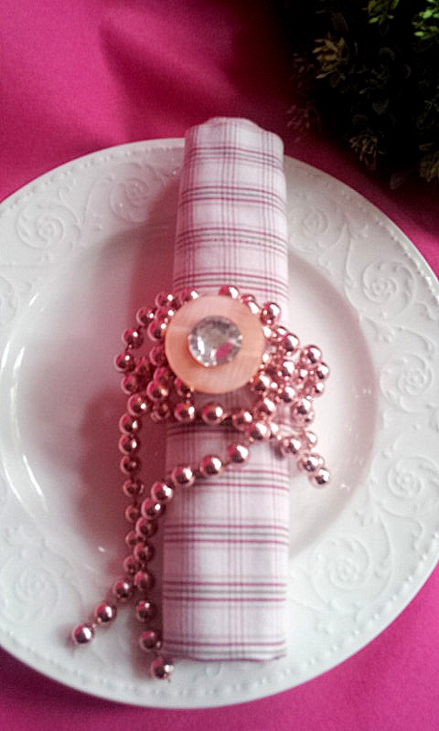 napkin decor buttons and chain 2