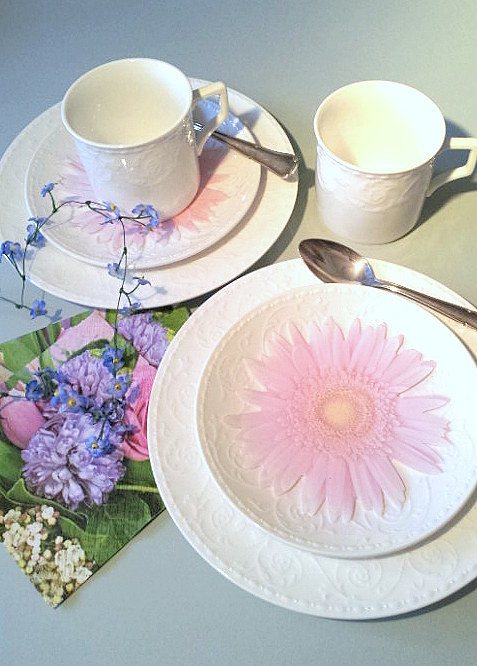 2 spring table detail with notepad