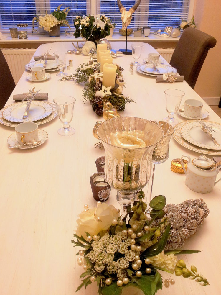 01.12.16 Kaffeetafel Weiß-Silber 1 BLOG