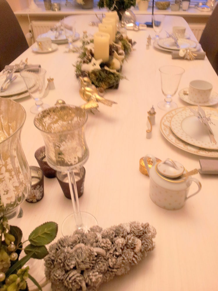 01.12.16 Kaffeetafel Weiß-Silber 5 BLOG